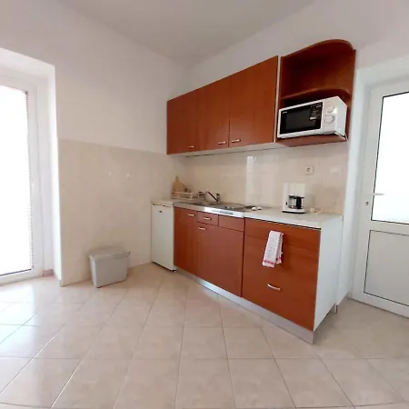 Apartment In Supertarska Draga - Insel Rab 42680 Supetarska Draga